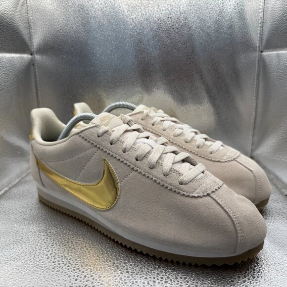Size 12‎ Nike Cortez Womens White Metallic Swoosh Suede Sneaker 902856-013 - Picture 1 of 11